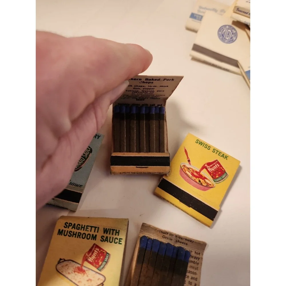 10X VINTAGE MATCHBOOK -‎ HUNTS TOMATO SAUCE - SAUCY SHORT RIBS RECIPE see pic